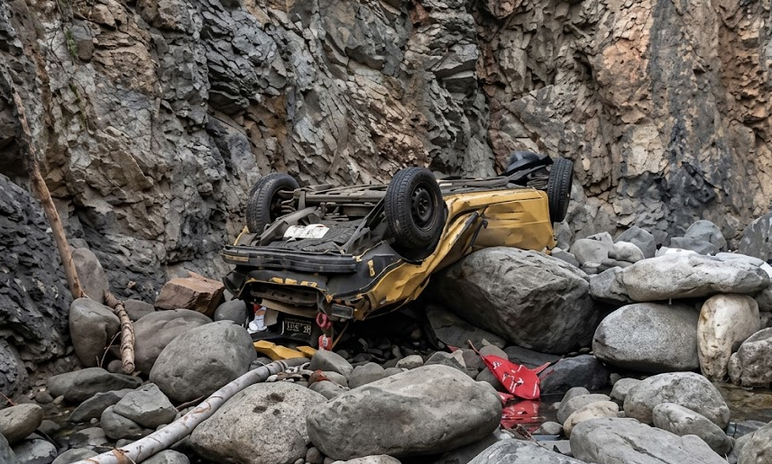 Áncash: auto cae a abismo y mueren seis integrantes de una familia