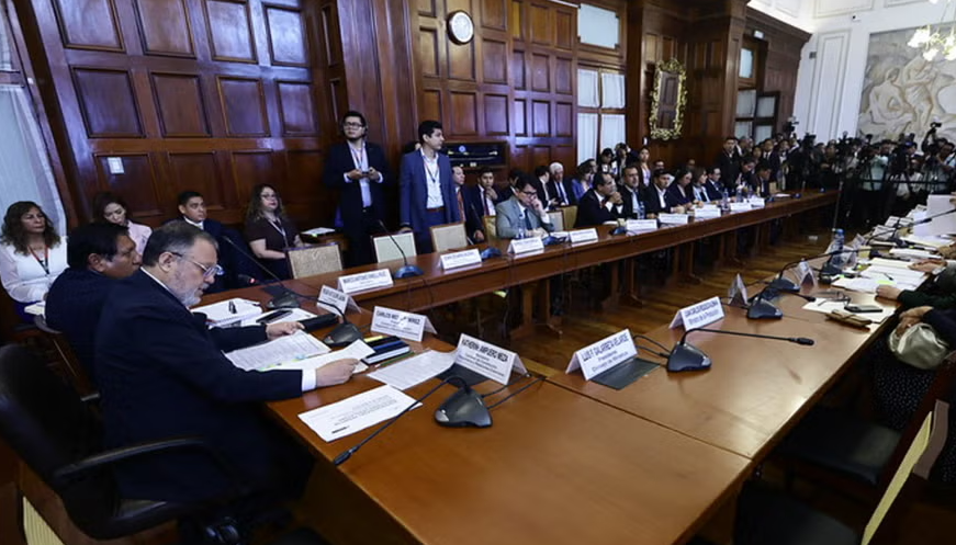 Senado reanudará este martes debate sobre delegación de facultades