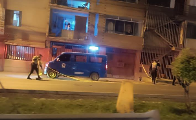 SJL: usan arma con silenciador para balear a conductor