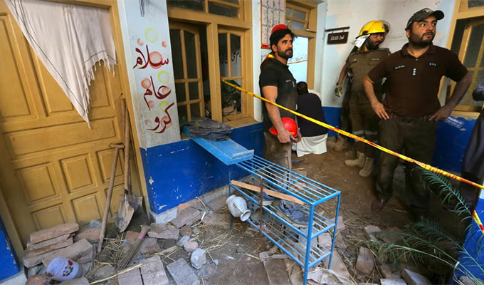 Pakistán: 28 niños murieron y 20 resultaron heridos tras derrumbarse techo de escuela
