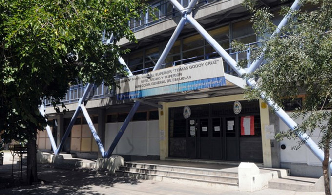 Escándalo en Argentina: profesora deja abierto su correo y alumnos difunden sus fotos íntimas