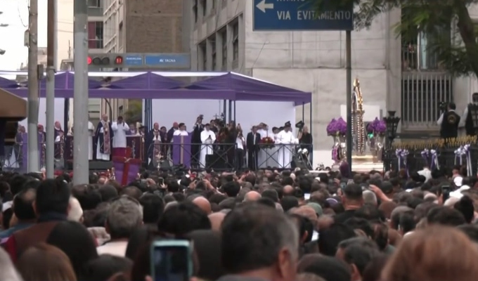 Señor de los Milagros inicia su segundo recorrido procesional por el centro histórico de Lima