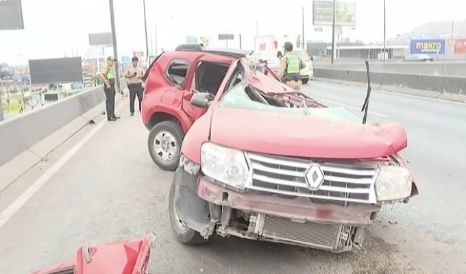 Independencia: auto queda completamente destruido tras choque en la Panamericana Norte
