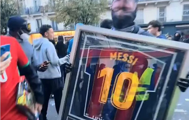 Protestas y saqueos en Francia: roban camiseta y brazalete de colección firmados por Messi