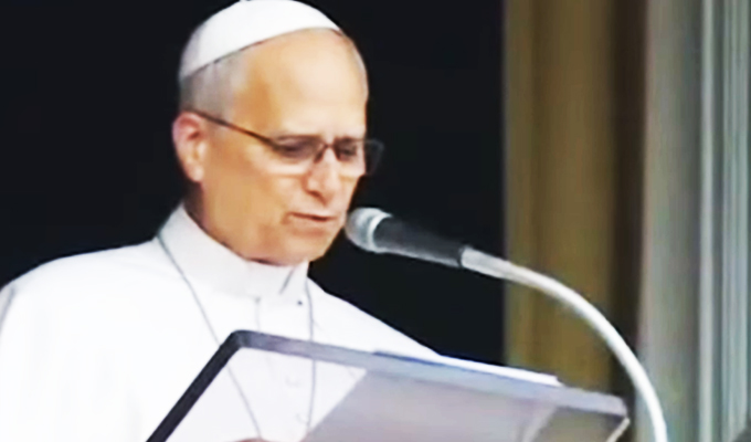 El papa León XIV reapareció en la Plaza San Pedro: fue operado el martes y este fin de semana rezó el Ángelus