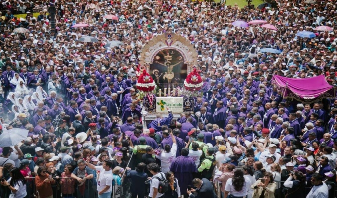 ¡El Cristo Moreno vuelve a las calles! Sigue EN VIVO su tercer recorrido