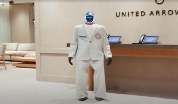 Empresa japonesa lanza colección de ropa para robots humanoides