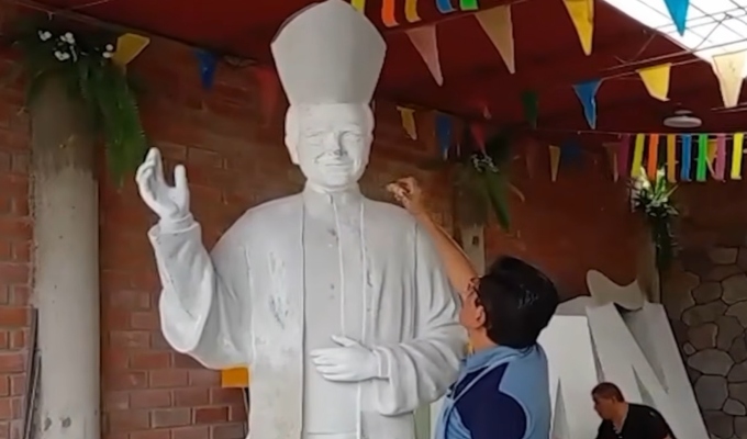 Chiclayo: artista prepara escultura en honor al papa León XIV