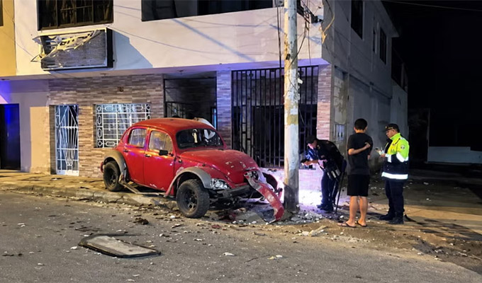Presuntos extorsionadores dinamitan botica en Huaura: onda expansiva afectó viviendas y autos