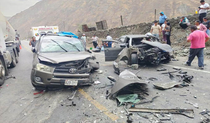 Huarochirí: dos muertos y nueve heridos, varios de ellos graves, deja choque frontal de vehículos