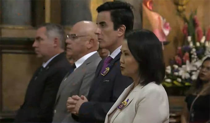 Presidenta Keiko Fujimori y ministros de Estado asisten a misa en el Santuario de Las Nazarenas