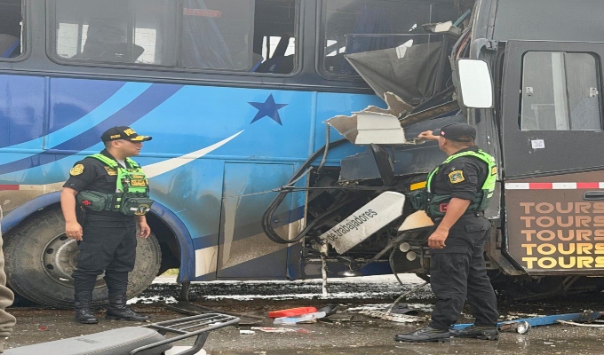 Choque múltiple de cuatro buses deja un muerto y 60 heridos en ruta Piura-Chulucanas