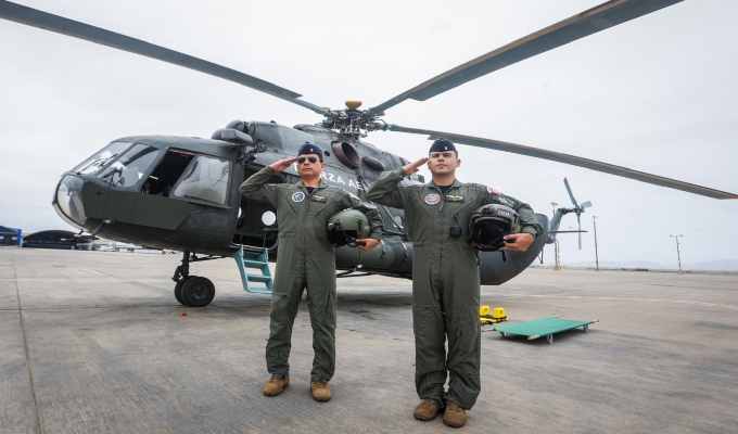 Ministerio de Defensa presenta el “Papacóptero FAP”, helicóptero que trasladará al papa León XIV durante su visita al Perú