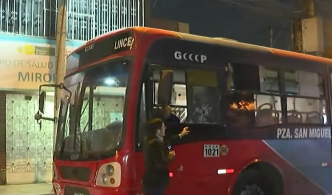 Disparan diez veces contra bus de transporte público en avenida Universitaria