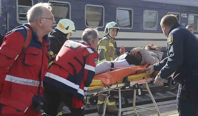 Rusia bombardea concurrida estación de trenes en Ucrania: atentado deja 14 muertos y 20 heridos