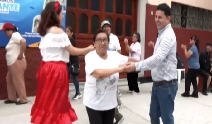 Carmen de la Legua celebra el Día de la Canción Criolla con música y baile