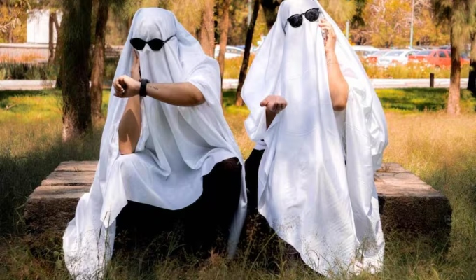 Halloween: arma tu disfraz en casa con prendas que ya tienes en el armario