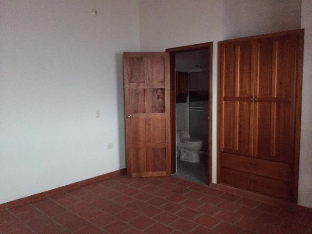 Casa de 3 alcobas en venta en La Ceiba, Bucaramanga, 217 m² · foto 12 de 15