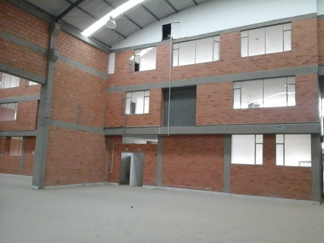Bodega en Arriendo - Más