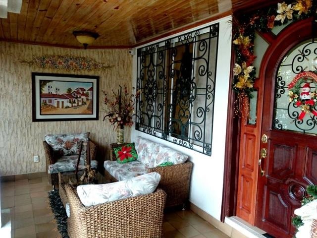 Casa de 6 alcobas en venta en Los Cedros, Bucaramanga, 400 m² · foto 9 de 24