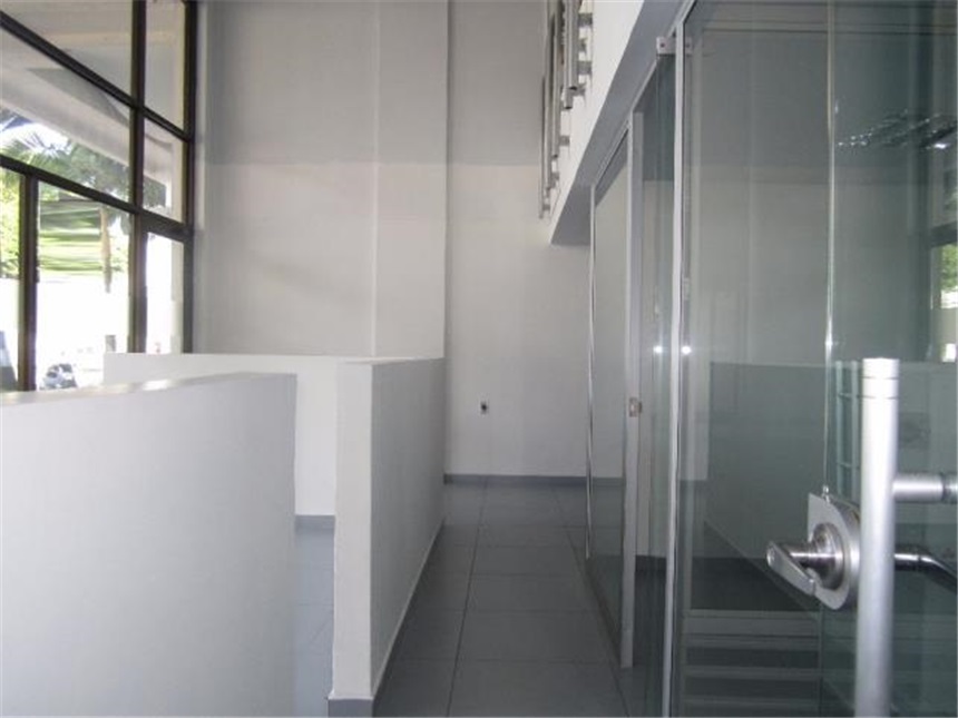Local en Arriendo - Más