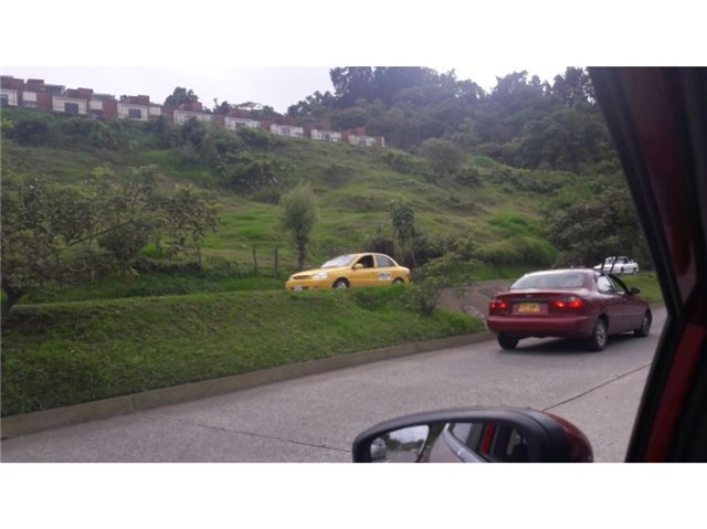 Lote en venta en Avenida Kevin Angel, Manizales, 3143 m² · foto 3 de 5