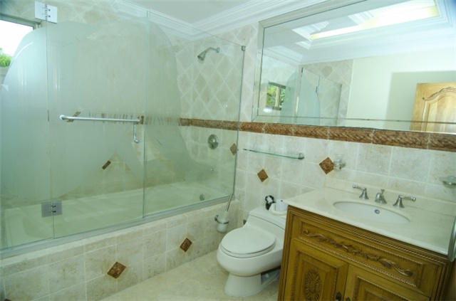 Casa de 8 alcobas en venta en Villa Campestre, Barranquilla, 2000 m² · foto 8 de 17