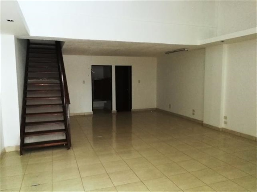 Local en Arriendo - Más