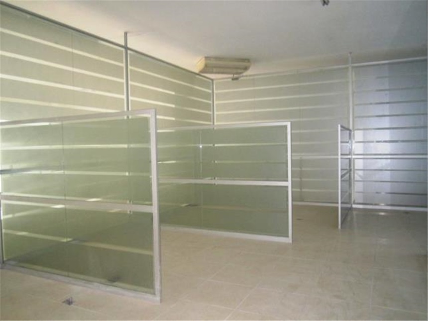 Local en Arriendo - Más