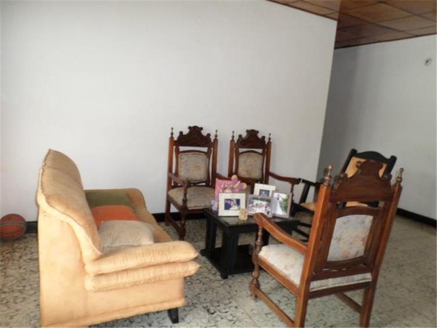 Casa de 6 alcobas en venta en Chuchurubi, Montería, 509 m² · foto 2 de 24