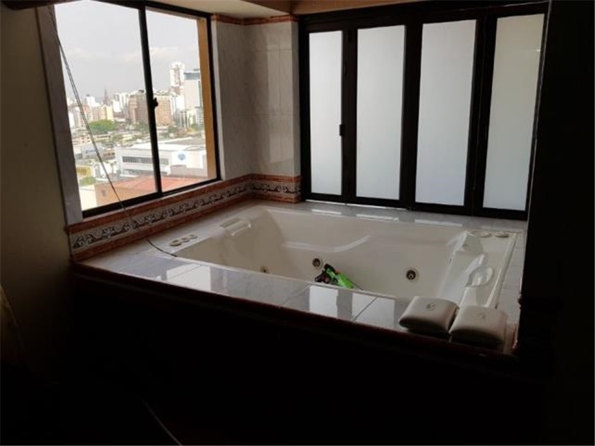 Apartamento de 4 alcobas en venta en Cabecera Del Llano, Bucaramanga, 220 m² · foto 19 de 21
