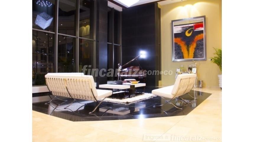 Apartamento de 4 alcobas en venta en Cabecera Del Llano, Bucaramanga, 525 m² · foto 2 de 24