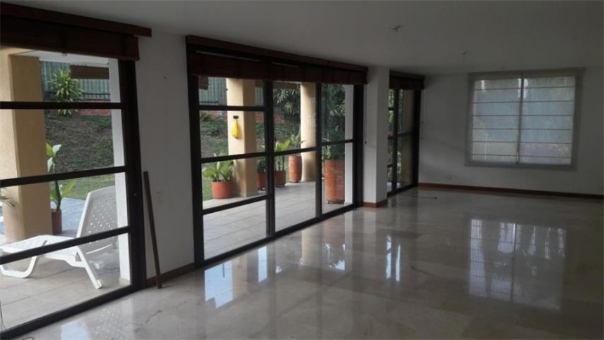 Casa de 5 alcobas en venta en Ciudad Jardin, Cali, 400 m² · foto 13 de 24