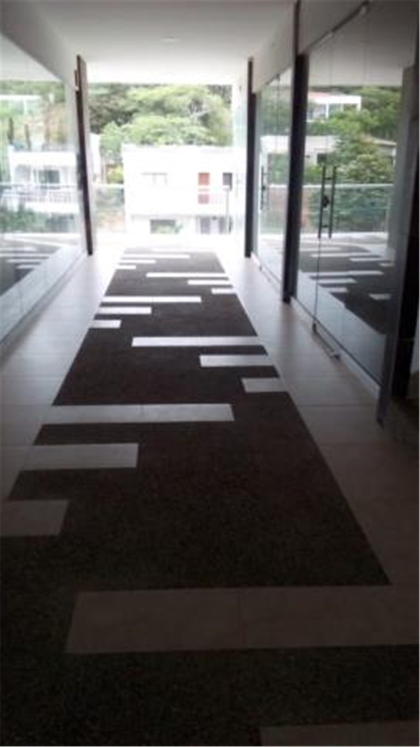 Local en Arriendo - Más