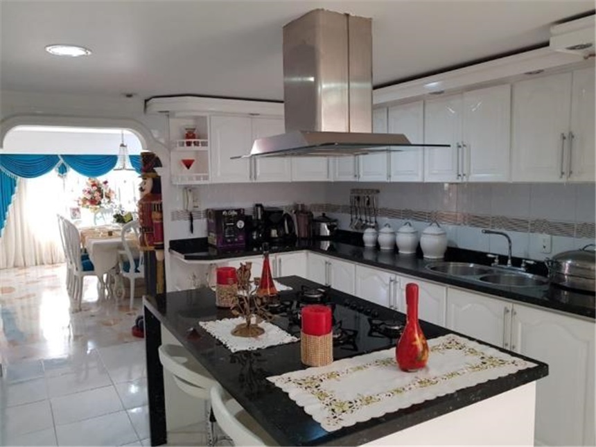 Casa de 4 alcobas en venta en Cabecera Del Llano, Bucaramanga, 384 m² · foto 3 de 24