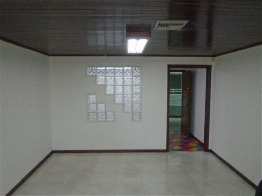 Local en Arriendo - Más