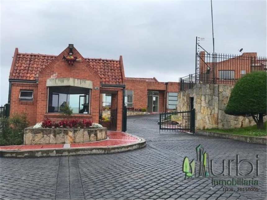 Casa de 3 alcobas en venta en Cerros De Suba, Bogotá, 336 m² · foto 3 de 24
