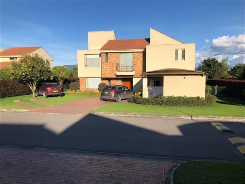 Casa de 5 alcobas en venta en Siberia, Cota, 320 m² · foto 2 de 24