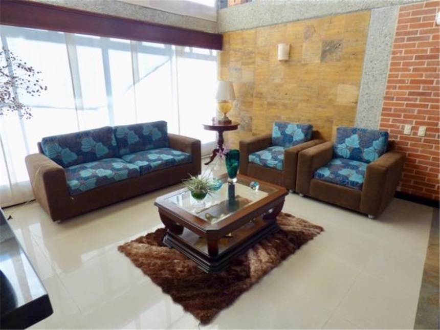 Casa de 5 alcobas en venta en El Poblado, Medellín, 400 m² · foto 2 de 24