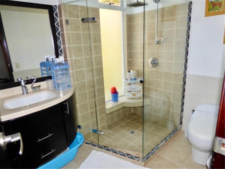 Casa de 5 alcobas en venta en El Poblado, Medellín, 400 m² · foto 16 de 24