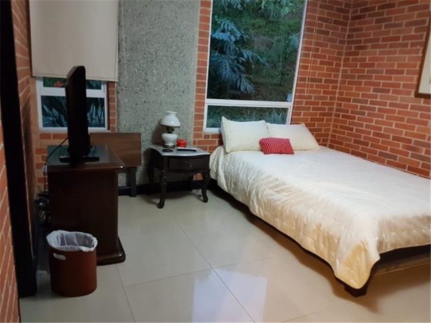Casa de 5 alcobas en venta en El Poblado, Medellín, 400 m² · foto 18 de 24