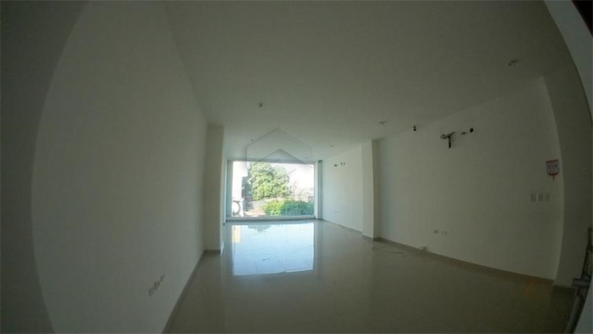 Local en Arriendo - Más