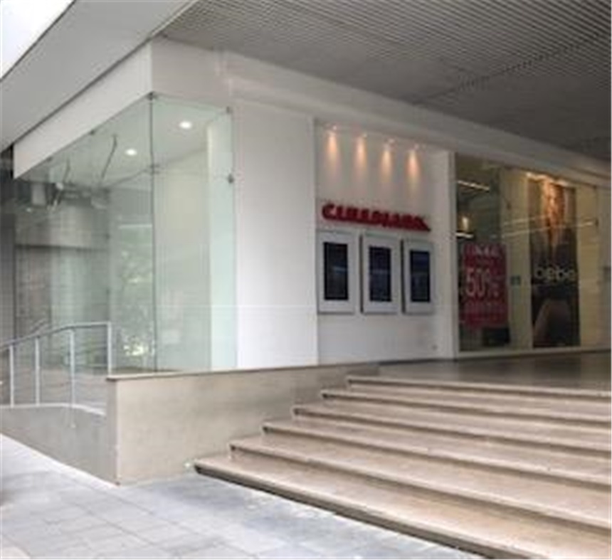 Local en Arriendo - Más