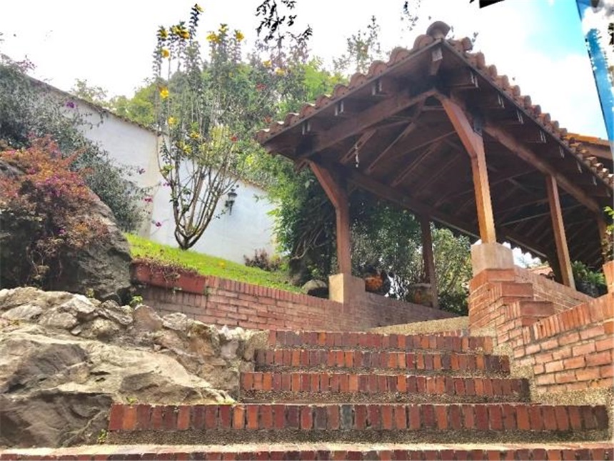Casa en venta en Cerros De Suba, Bogotá · foto 3 de 24