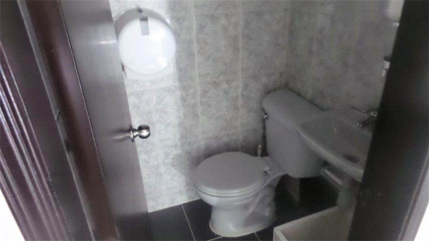Local en Arriendo - Más