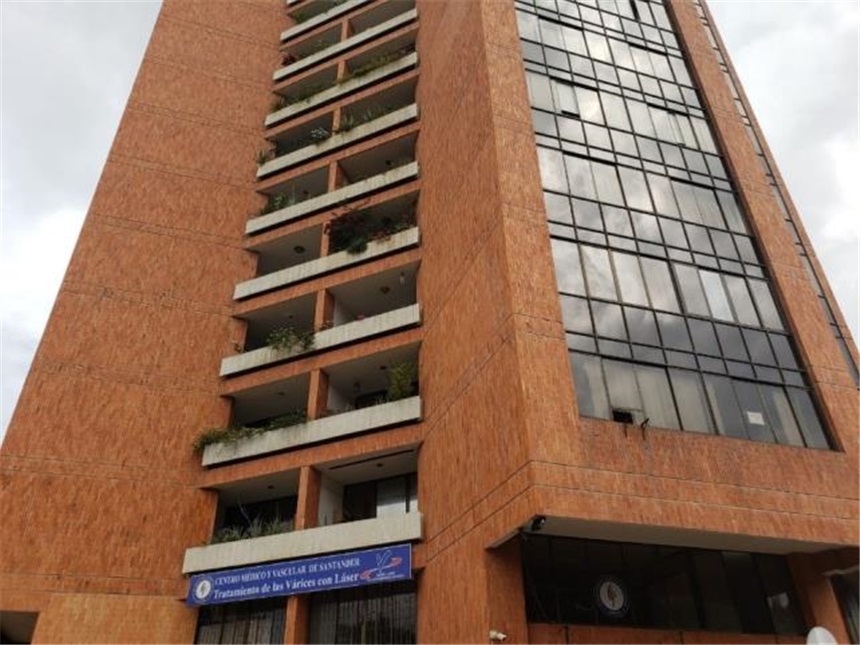Consultorio en venta en Garcia Rovira, Bucaramanga, 239 m² · foto 2 de 24