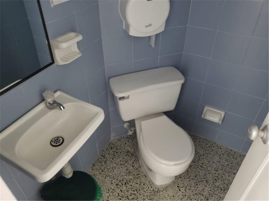 Consultorio en venta en Garcia Rovira, Bucaramanga, 239 m² · foto 8 de 24