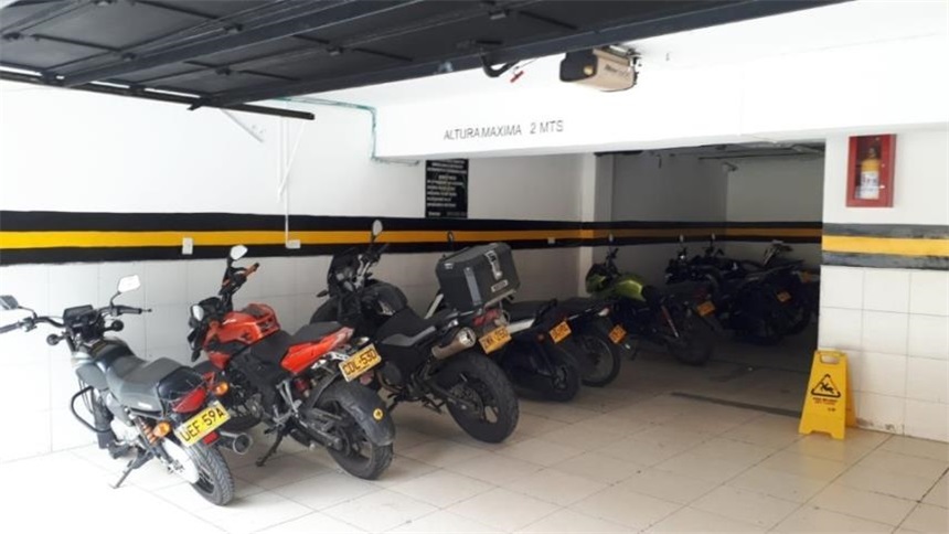 Local en venta en La Candelaria, Medellín, 850 m² · foto 4 de 9