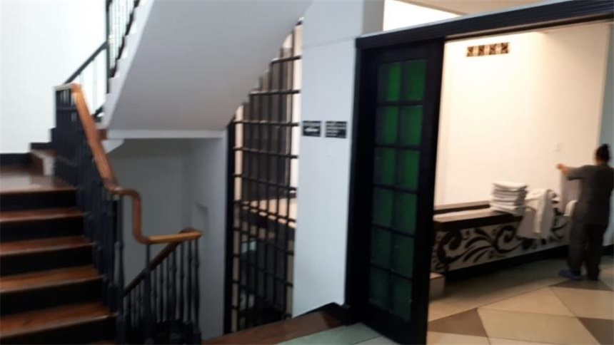 Local en venta en La Candelaria, Medellín, 850 m² · foto 2 de 9