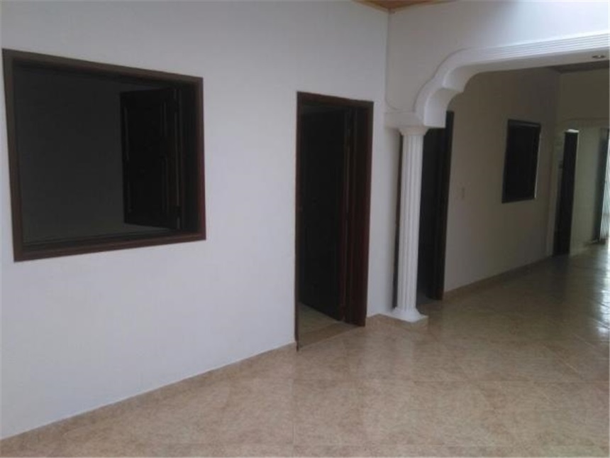 Casa de 5 alcobas en venta en Comuneros, Bucaramanga, 178 m² · foto 5 de 17